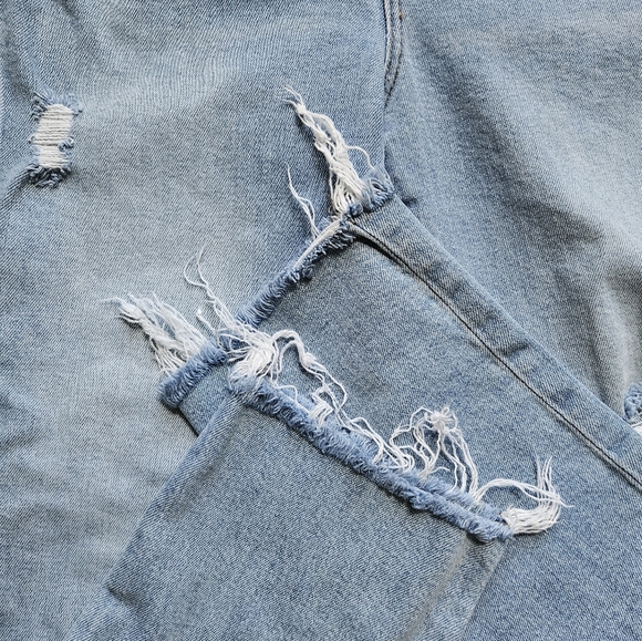 Madewell Distressed Light Wash Cropped Jeans "The Perfect Vintage Jean" - Picture 5 of 8